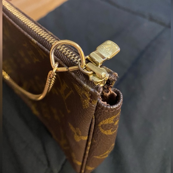 LOUIS VUITTON Authentic Monogram Pochette AR0996 - Picture 4 of 11